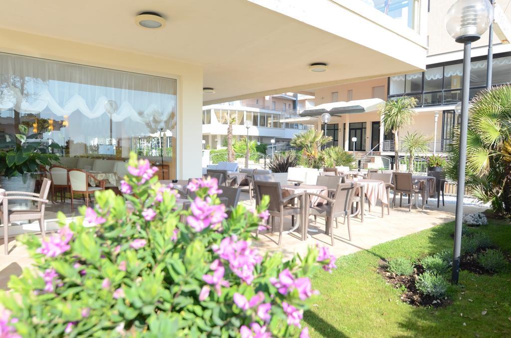 Hotel Londra Milano Marittima Exterior photo