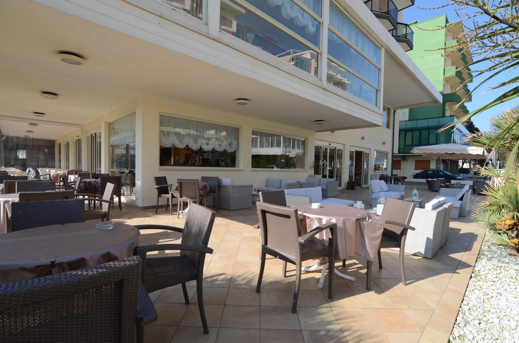 Hotel Londra Milano Marittima Exterior photo