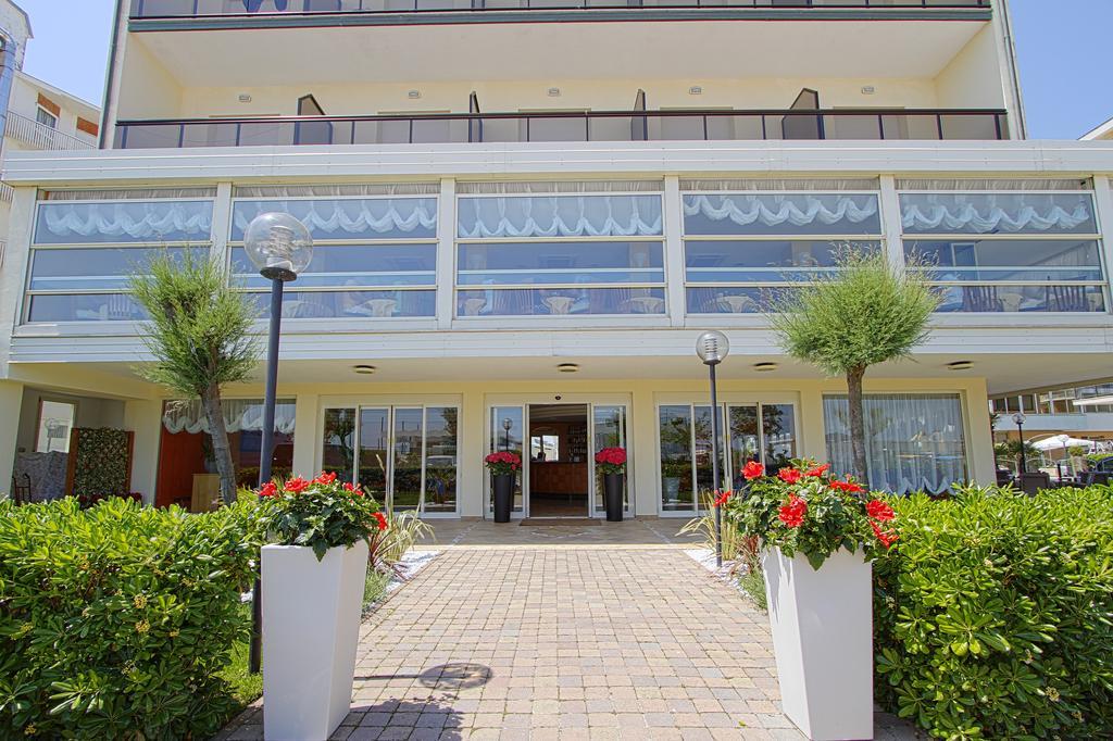 Hotel Londra Milano Marittima Exterior photo